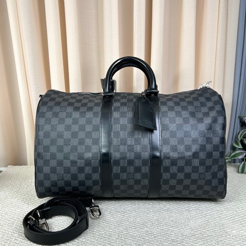 LV路易威登 keepall45 黑棋盤格手提旅行包 採用黑棋盤格塗層帆布打造 耐磨抗造易打理 超大容量可滿足短途出行收納 搭配可調節肩帶實現手提、斜挎單肩 盡顯低調奢華-5