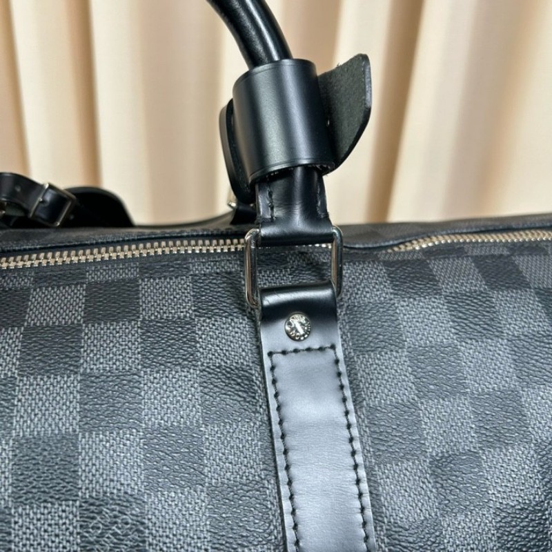LV路易威登 keepall45 黑棋盤格手提旅行包 採用黑棋盤格塗層帆布打造 耐磨抗造易打理 超大容量可滿足短途出行收納 搭配可調節肩帶實現手提、斜挎單肩 盡顯低調奢華-15