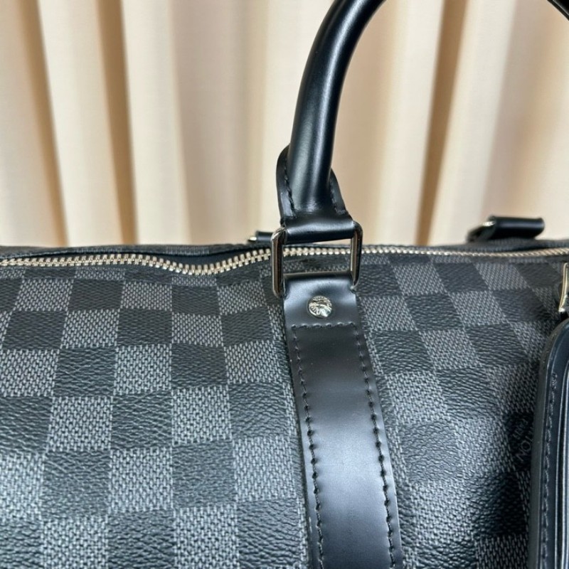 LV路易威登 keepall45 黑棋盤格手提旅行包 採用黑棋盤格塗層帆布打造 耐磨抗造易打理 超大容量可滿足短途出行收納 搭配可調節肩帶實現手提、斜挎單肩 盡顯低調奢華-18