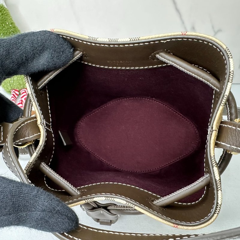 BURBERRY 英倫格紋水桶包-4