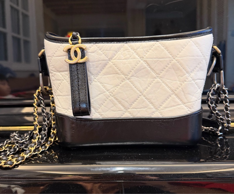 CHANEL GABRIELLE 小號 白色牛皮流浪包 29開-0