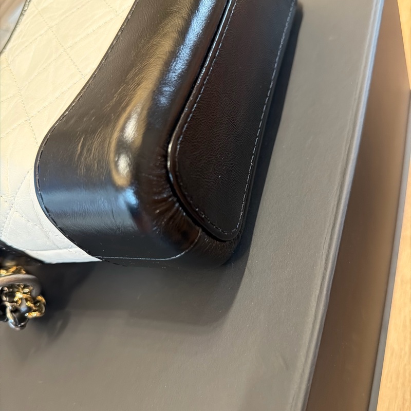 CHANEL GABRIELLE 小號 白色牛皮流浪包 29開-7