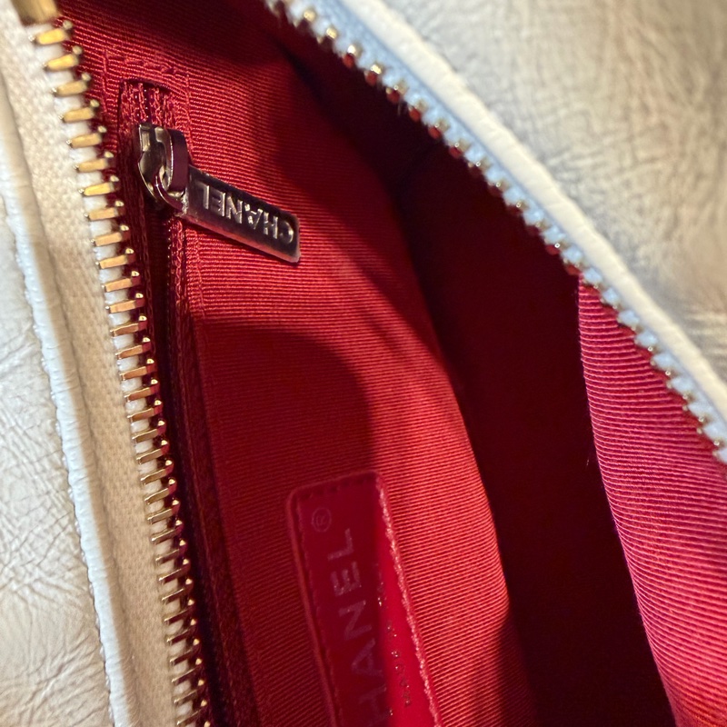 CHANEL GABRIELLE 小號 白色牛皮流浪包 29開-11