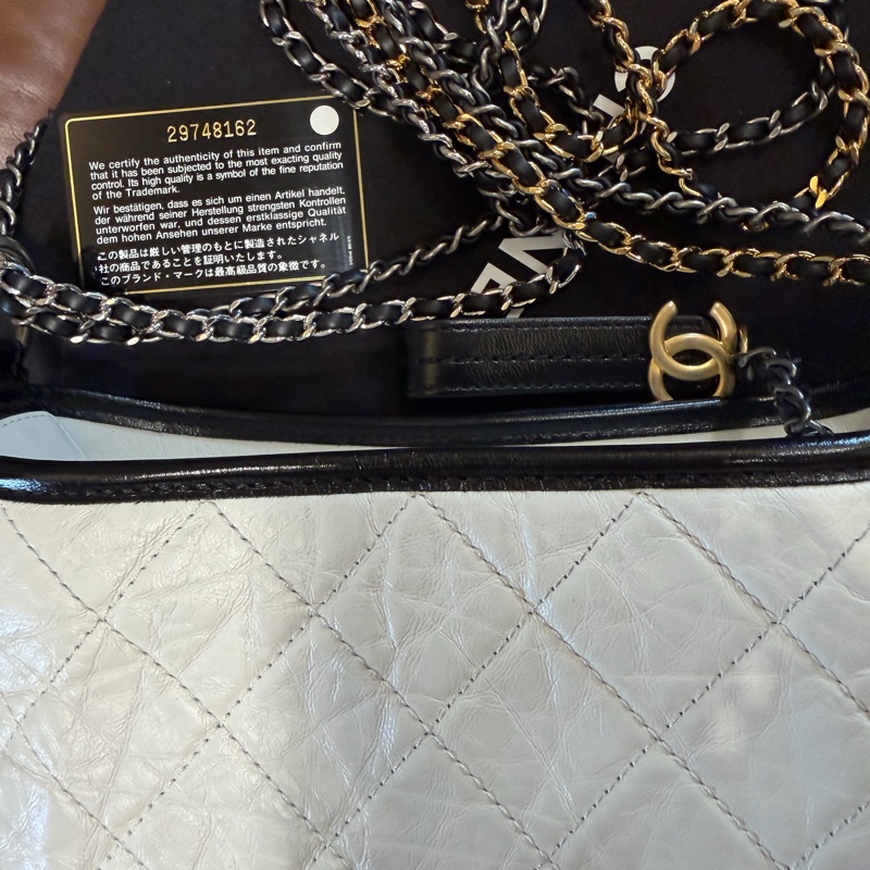 CHANEL GABRIELLE 小號 白色牛皮流浪包 29開-14