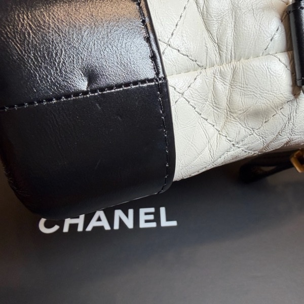 CHANEL GABRIELLE 小號 白色牛皮流浪包 29開-15