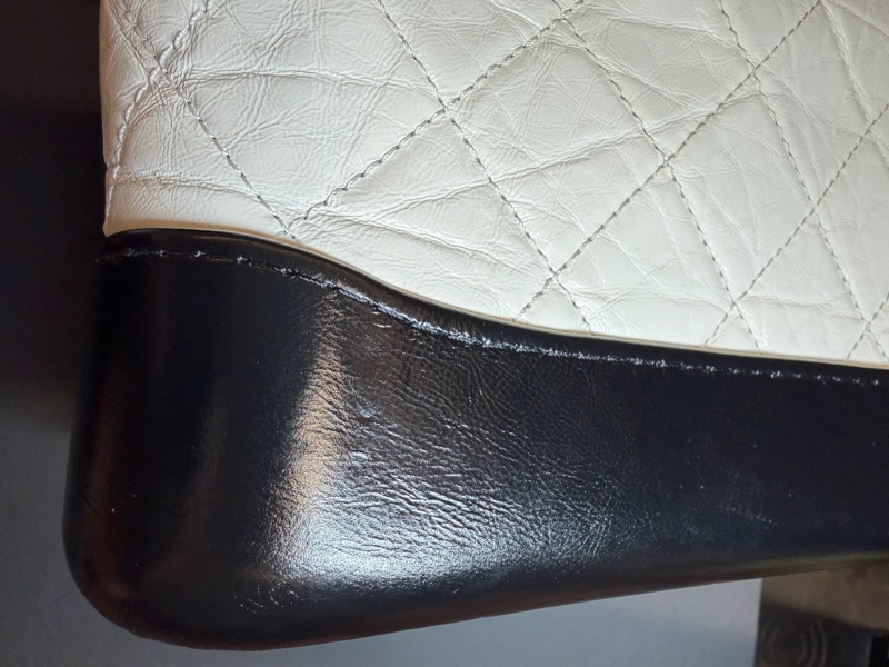 CHANEL GABRIELLE 小號 白色牛皮流浪包 29開-16