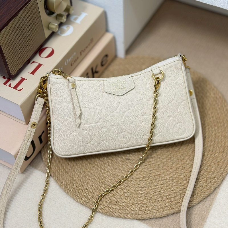 (超甜分享💓💓)🏷LV 路易威登.Easy Pouch On Strap 奶油白 M81066 芯片款-0
