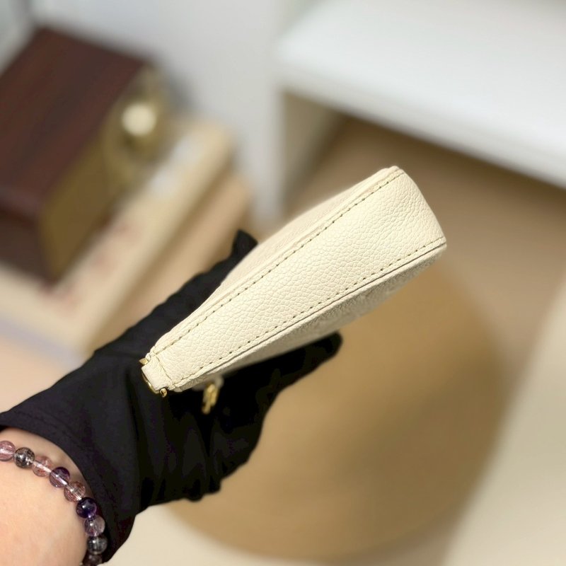 (超甜分享💓💓)🏷LV 路易威登.Easy Pouch On Strap 奶油白 M81066 芯片款-2