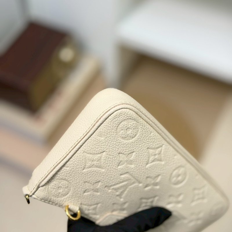 (超甜分享💓💓)🏷LV 路易威登.Easy Pouch On Strap 奶油白 M81066 芯片款-4