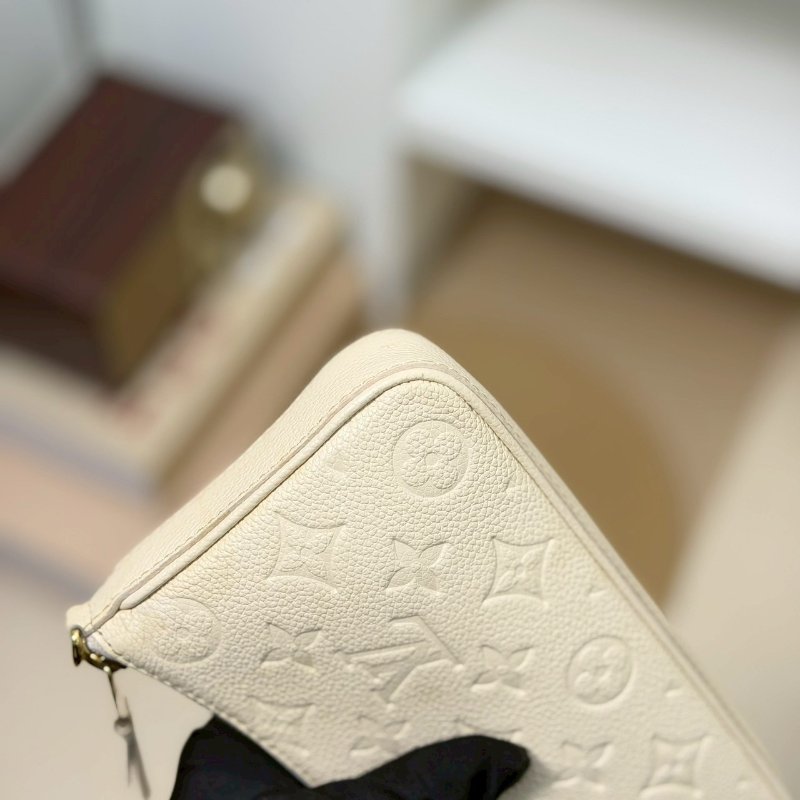 (超甜分享💓💓)🏷LV 路易威登.Easy Pouch On Strap 奶油白 M81066 芯片款-6