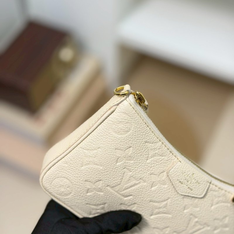 (超甜分享💓💓)🏷LV 路易威登.Easy Pouch On Strap 奶油白 M81066 芯片款-8