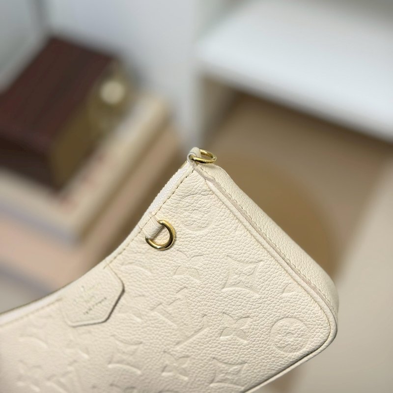 (超甜分享💓💓)🏷LV 路易威登.Easy Pouch On Strap 奶油白 M81066 芯片款-9
