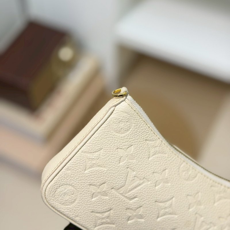 (超甜分享💓💓)🏷LV 路易威登.Easy Pouch On Strap 奶油白 M81066 芯片款-10