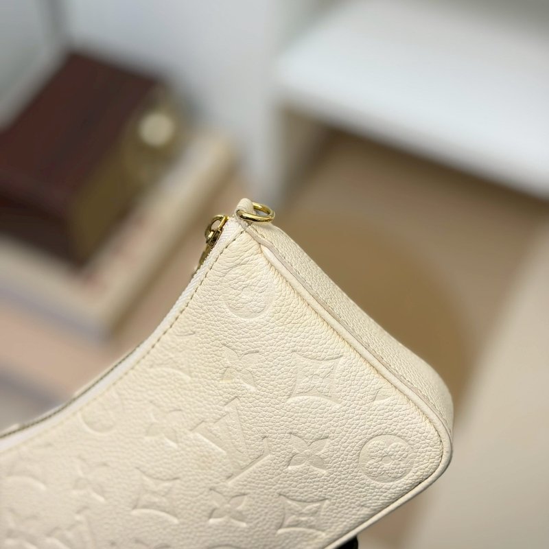 (超甜分享💓💓)🏷LV 路易威登.Easy Pouch On Strap 奶油白 M81066 芯片款-11