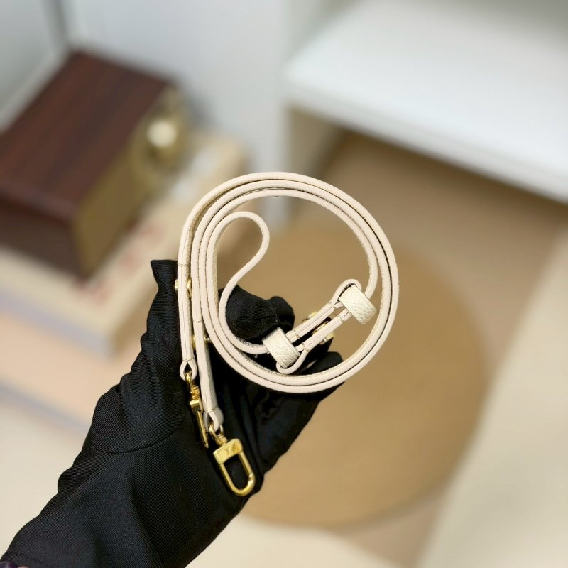 (超甜分享💓💓)🏷LV 路易威登.Easy Pouch On Strap 奶油白 M81066 芯片款-16