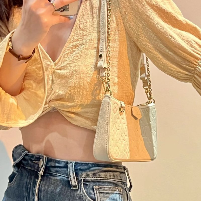 (超甜分享💓💓)🏷LV 路易威登.Easy Pouch On Strap 奶油白 M81066 芯片款-22