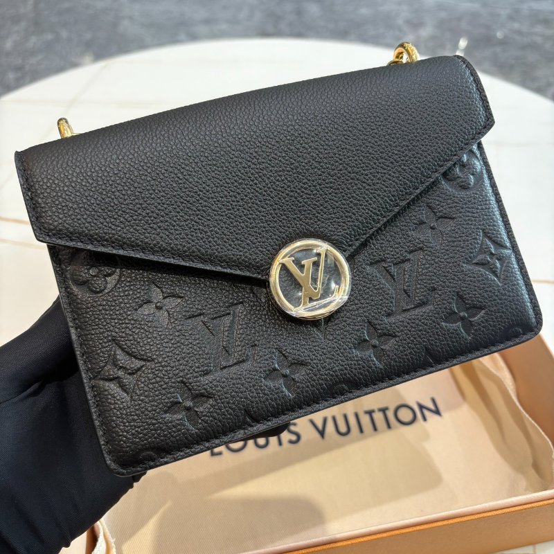 *SHIHNA名牌精品* LV M13569 Mini 牛皮壓花鏈包-1