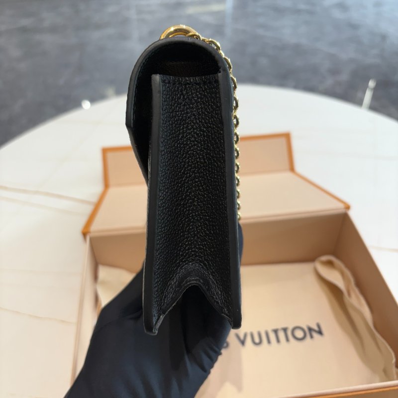 *SHIHNA名牌精品* LV M13569 Mini 牛皮壓花鏈包-5