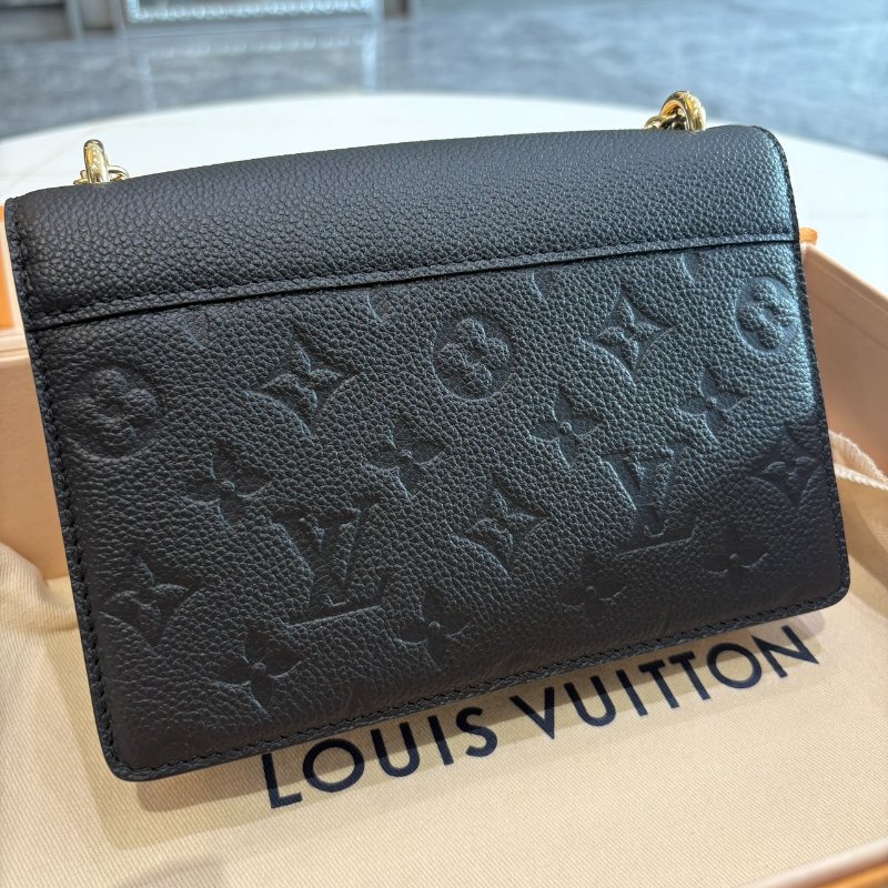 *SHIHNA名牌精品* LV M13569 Mini 牛皮壓花鏈包-8