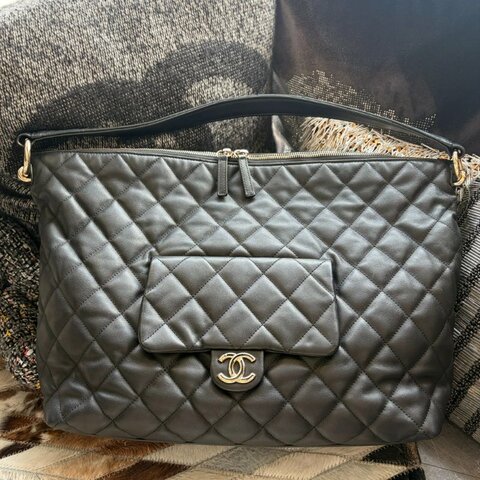 CHANEL 牛皮拉鏈肩背包 黑色 晶片