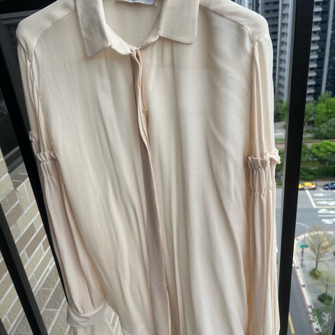 Chloe 淡粉色襯衫 氣質風適合上班族