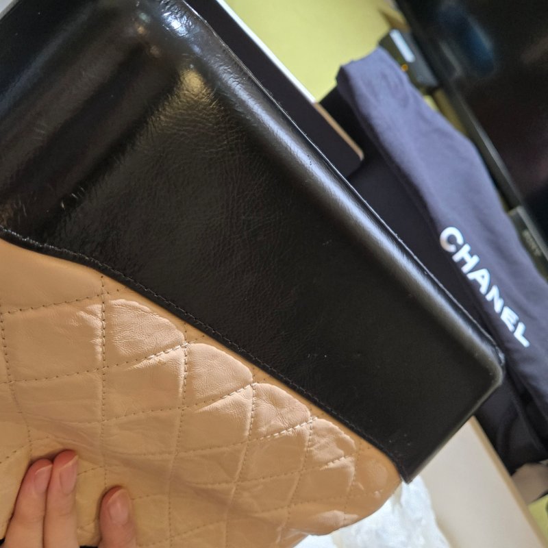 【專櫃保養完抱回】CHANEL 香奈兒 26開 膚黑雙色 大款流浪包 Gabrielle全新皮穿練 (附原廠保養組包裝)-7