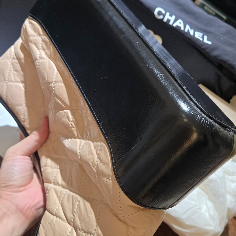 【專櫃保養完抱回】CHANEL 香奈兒 26開 膚黑雙色 大款流浪包 Gabrielle全新皮穿練 (附原廠保養組包裝)-9