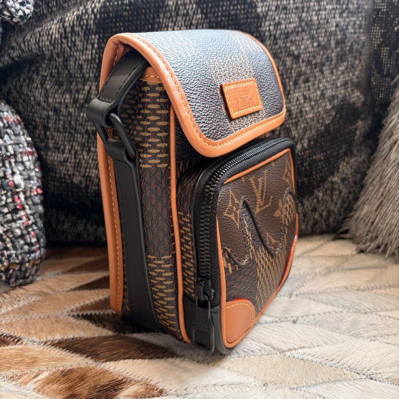 LV 聯名NIGO小斜背包-3