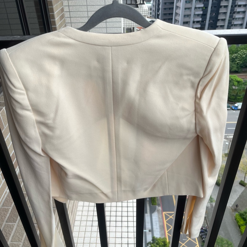 Chloe 經典米色外套 翻領短版 帥氣出場必備-6