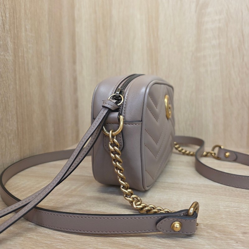 [品況新不想留了便宜甩賣☺️平台最甜] Gucci藕色牛皮霧金釦馬夢相機斜背包-1