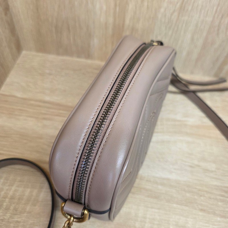 [品況新不想留了便宜甩賣☺️平台最甜] Gucci藕色牛皮霧金釦馬夢相機斜背包-6