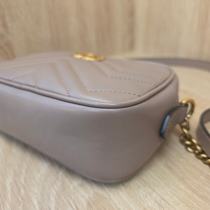 [品況新不想留了便宜甩賣☺️平台最甜] Gucci藕色牛皮霧金釦馬夢相機斜背包-7