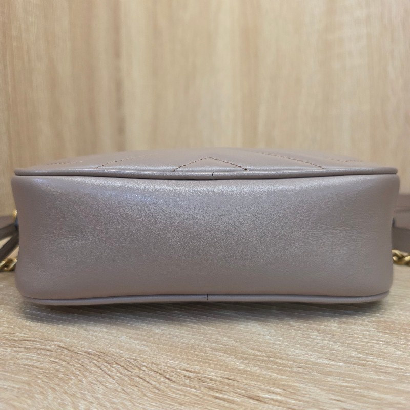 [品況新不想留了便宜甩賣☺️平台最甜] Gucci藕色牛皮霧金釦馬夢相機斜背包-9