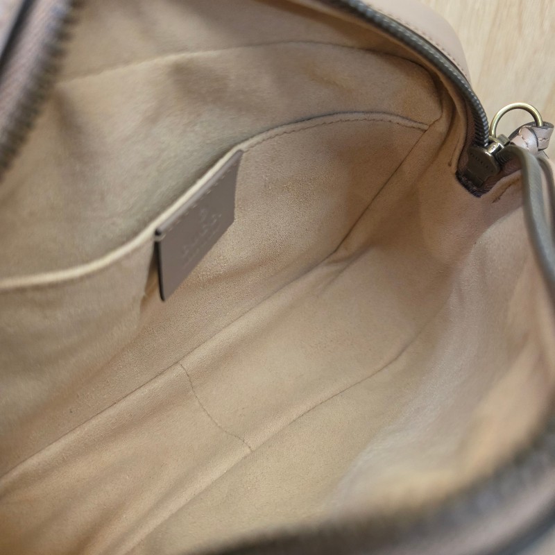 [品況新不想留了便宜甩賣☺️平台最甜] Gucci藕色牛皮霧金釦馬夢相機斜背包-13