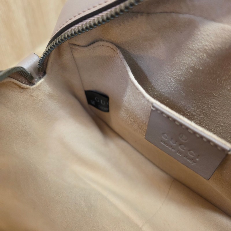 [品況新不想留了便宜甩賣☺️平台最甜] Gucci藕色牛皮霧金釦馬夢相機斜背包-14