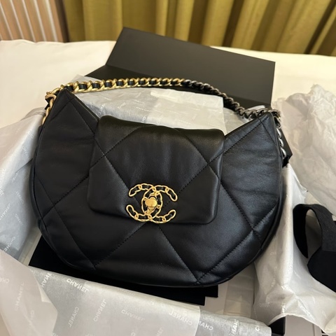 ✨Chanel 24C 19bag系列 hobo 閒置新全套 帶膜🖤