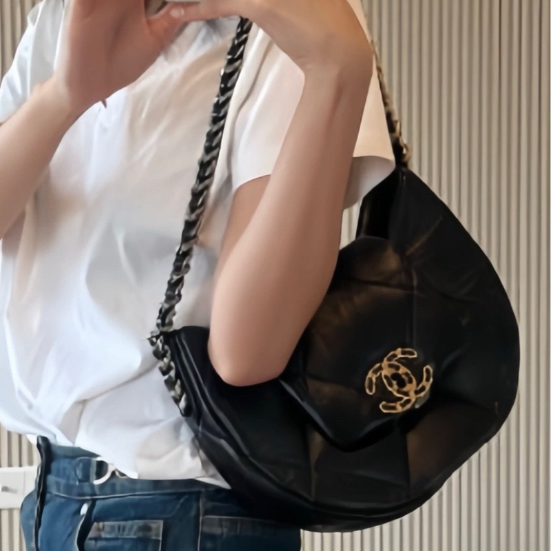 ✨Chanel 24C 19bag系列 hobo 閒置新全套 帶膜🖤-1
