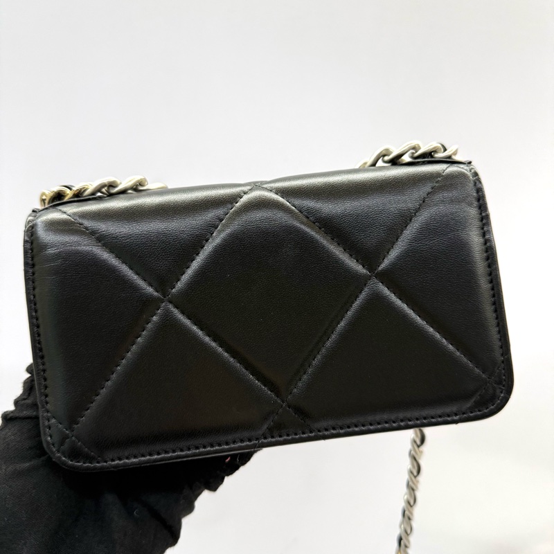 CHANEL 香奈兒 黑色羊皮CHANEL19 WOC 斜背包 17CM-1