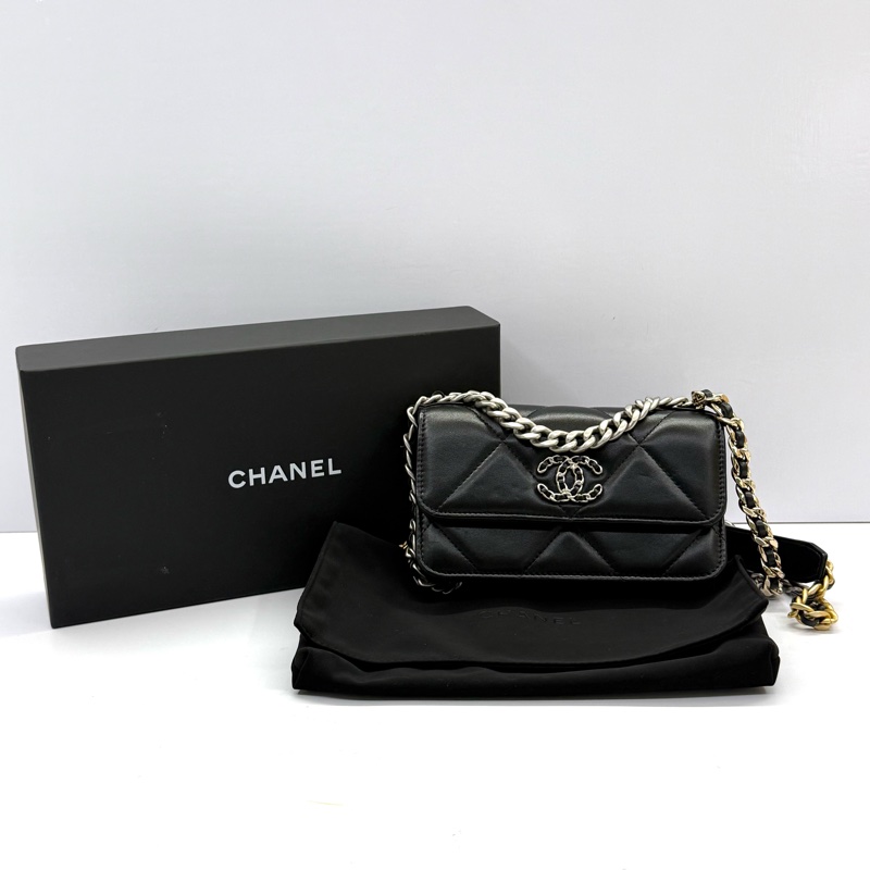 CHANEL 香奈兒 黑色羊皮CHANEL19 WOC 斜背包 17CM-2