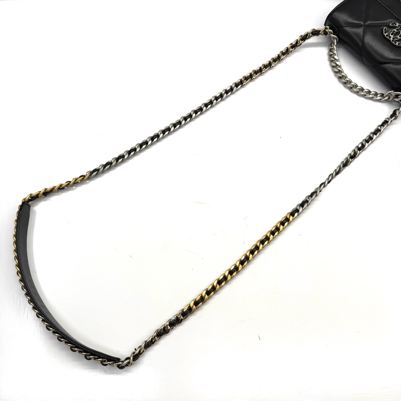 CHANEL 香奈兒 黑色羊皮CHANEL19 WOC 斜背包 17CM-5