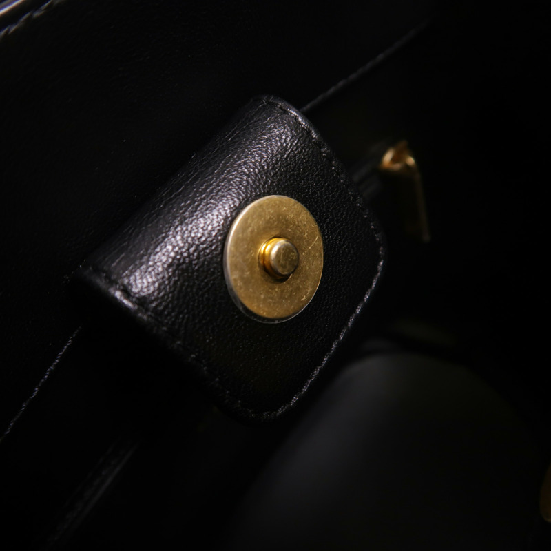 CHANEL 羊皮皮革Bucket Bag金扣鏈帶肩背袋-15