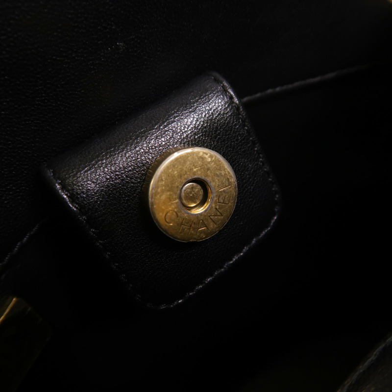 CHANEL 羊皮皮革Bucket Bag金扣鏈帶肩背袋-16