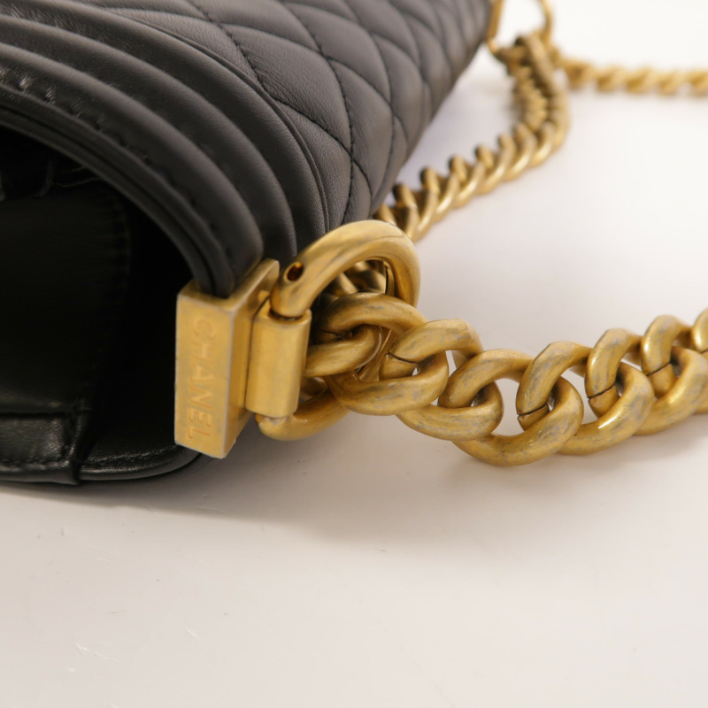 CHANEL 羊皮皮革Boy 25金扣鏈帶肩背袋-13