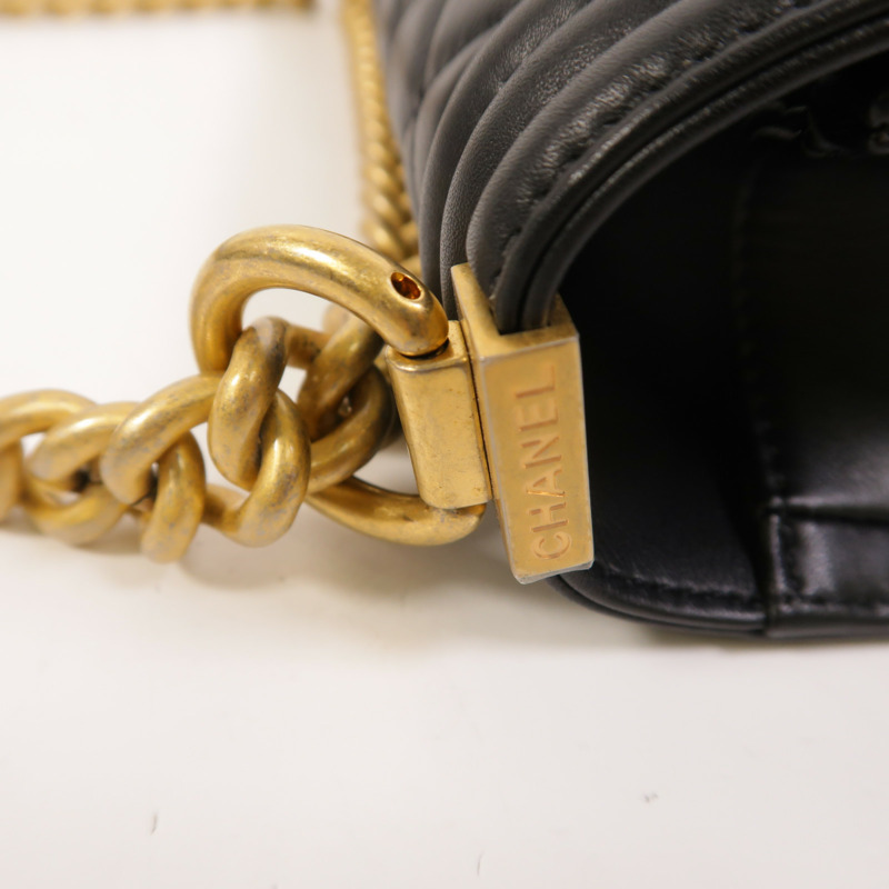 CHANEL 羊皮皮革Boy 25金扣鏈帶肩背袋-14