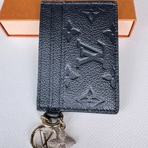 Louis Vuitton 黑色壓紋 Logo 卡片夾、名片夾-1