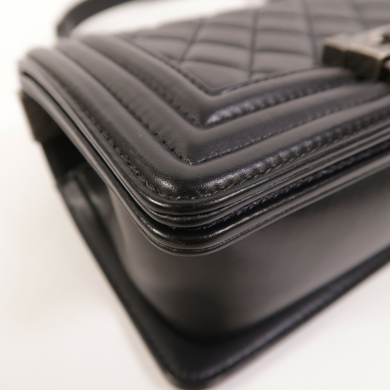 CHANEL 羊皮皮革Boy 20銀扣鏈帶肩背袋-11