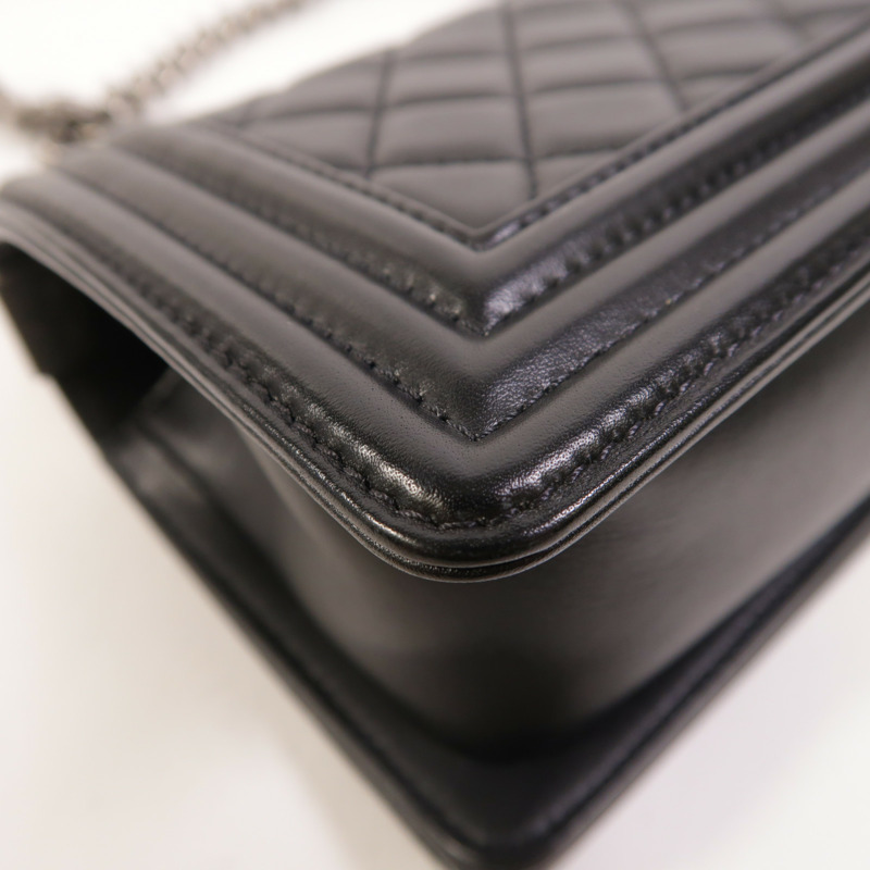 CHANEL 羊皮皮革Boy 20銀扣鏈帶肩背袋-13