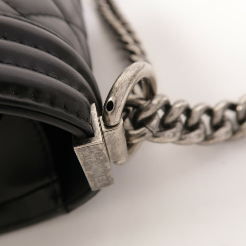 CHANEL 羊皮皮革Boy 20銀扣鏈帶肩背袋-14