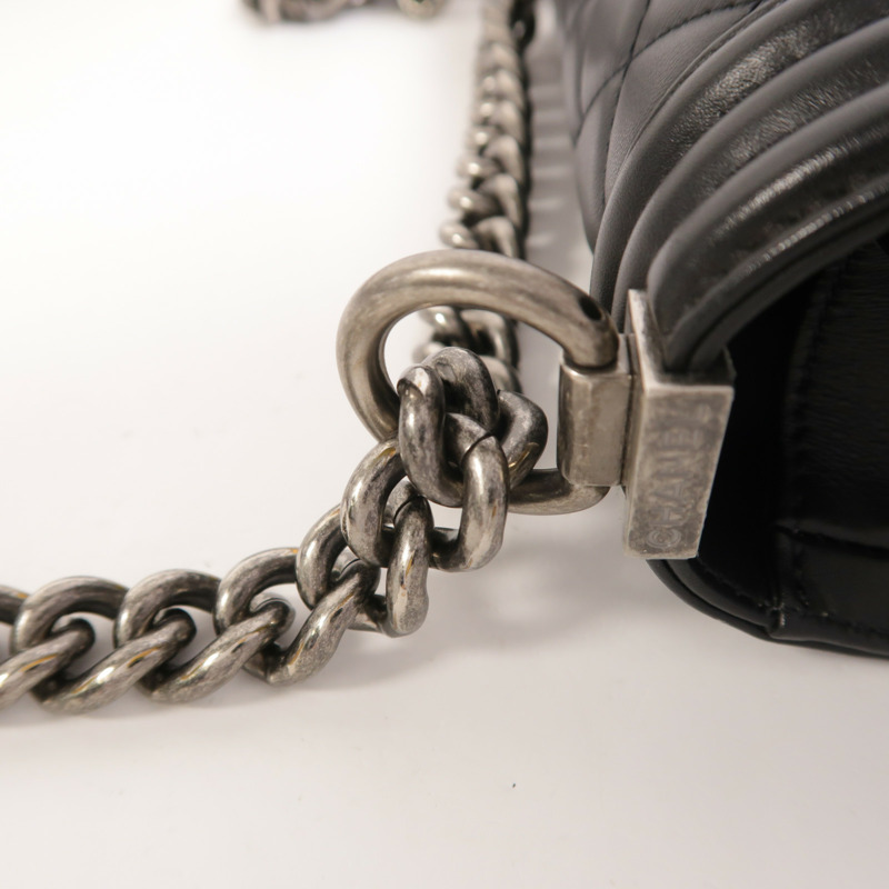 CHANEL 羊皮皮革Boy 20銀扣鏈帶肩背袋-15