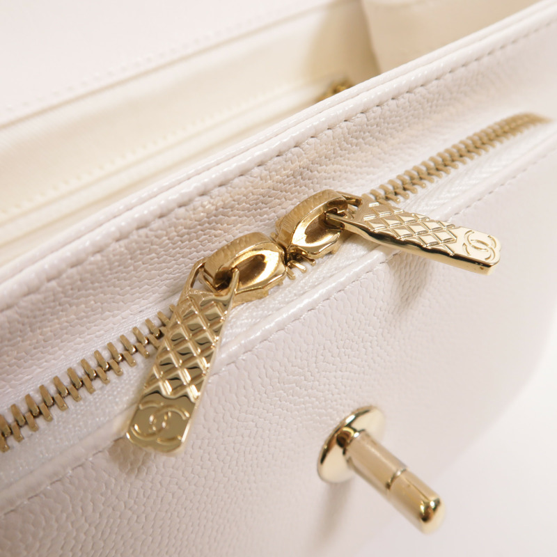 CHANEL 牛皮皮革Business Affinity Small金扣手挽肩背兩用袋-16